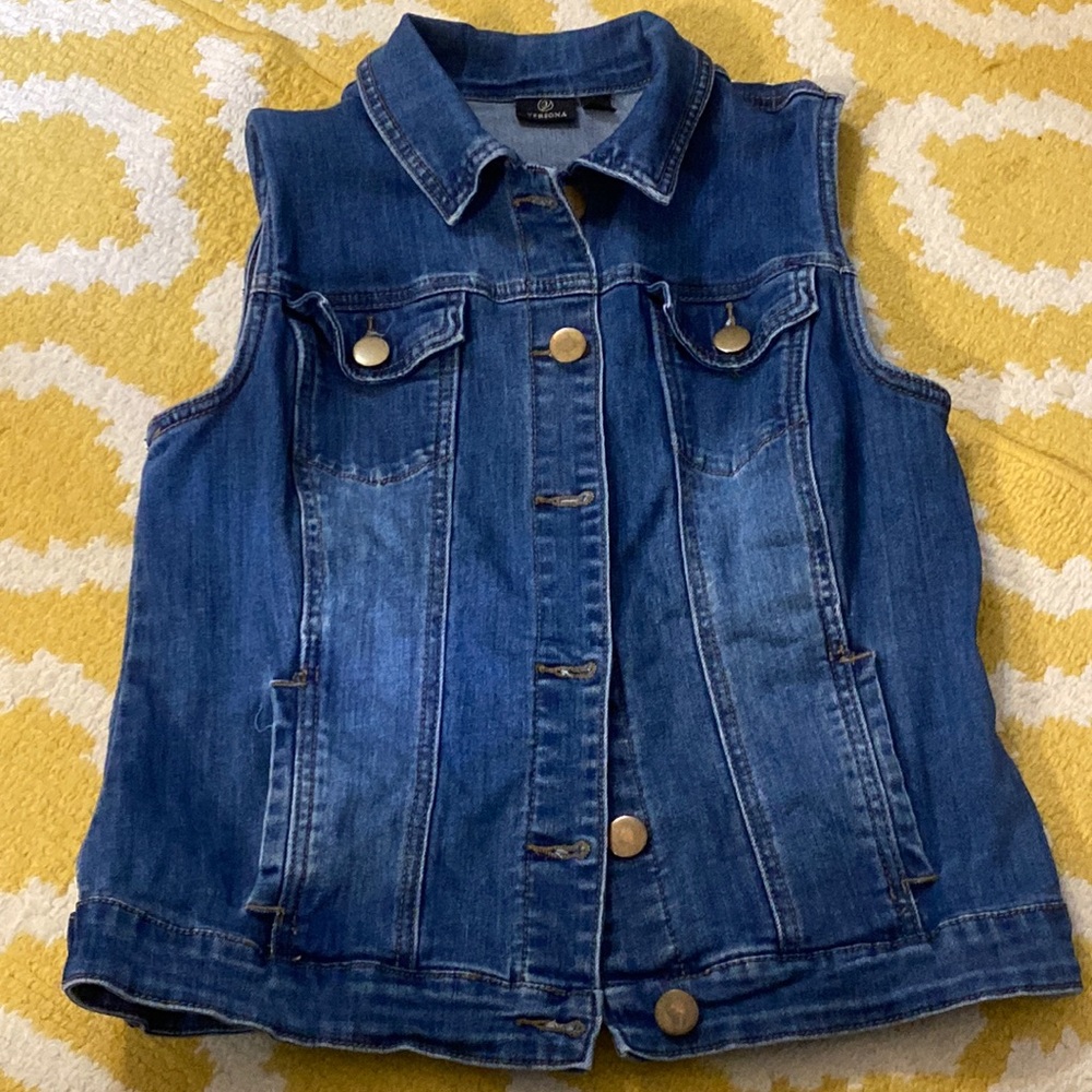 VERSONA size S denim vest with brass colored accents in EUC
